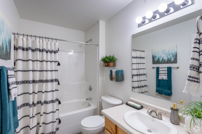 2BR, 2BA - 1,130SF - Hunter's Pointe