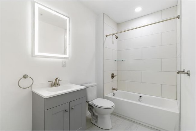 Photo - 4250 Lancaster Ave Unit A