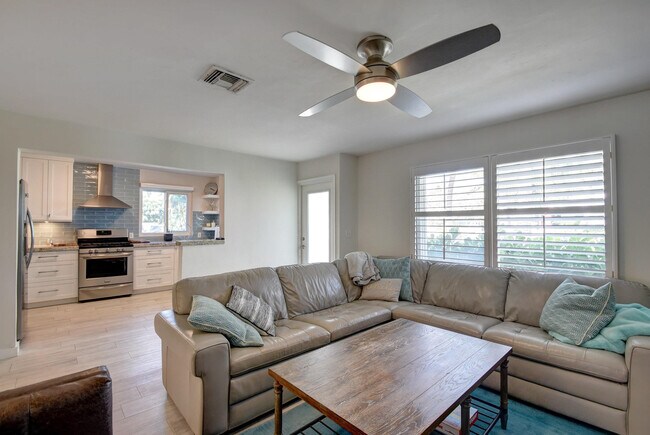 Photo - 1020 Casuarina Rd