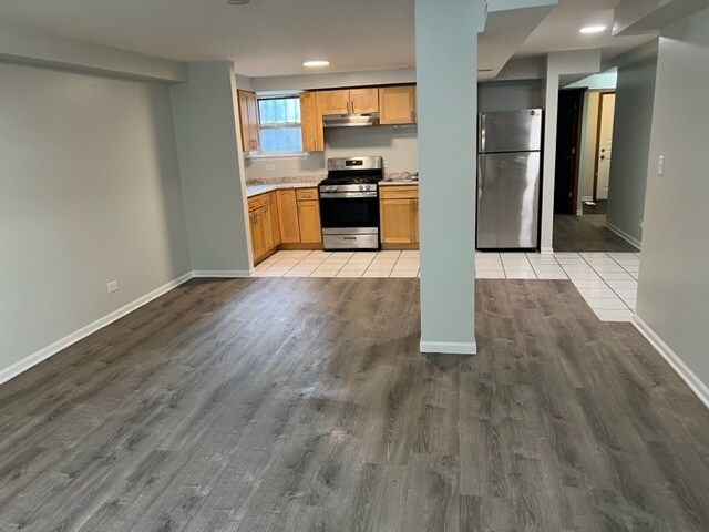 Living / Dining Area - 1019 62nd E St Unit Garden Apt East