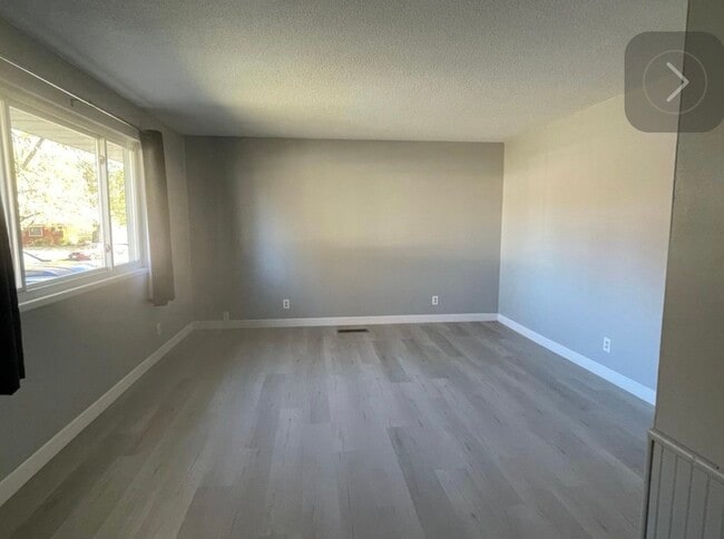 Photo - 709 Mackenzie Dr