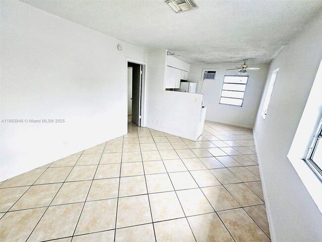 Photo - 400 SE 31st St Unidad 7