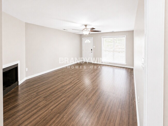1033 Nolan Ln