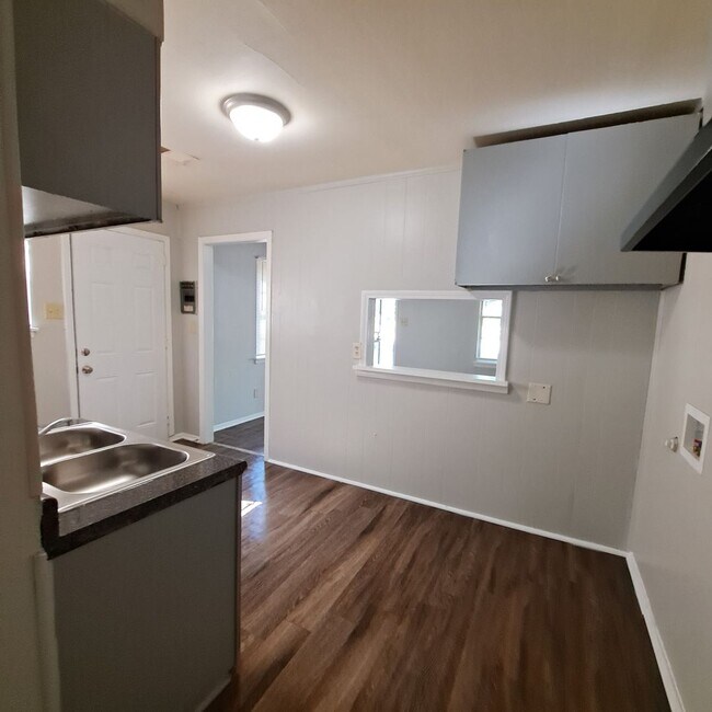 Photo - Welcome to 2655 Whitman!