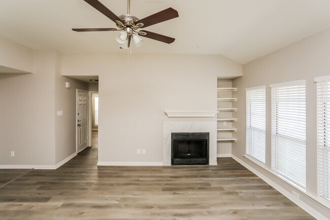 Photo - 661 Honeysuckle Ln