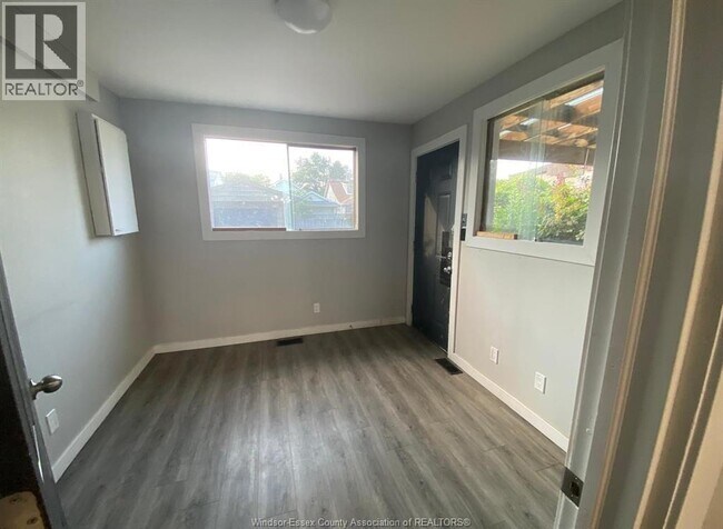 Photo - 720 Bensette St