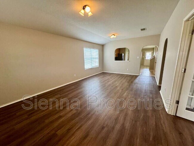 Photo - 105 Oakland Cove House