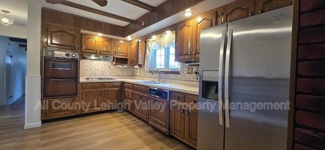 Photo - 7102 Linden Rd