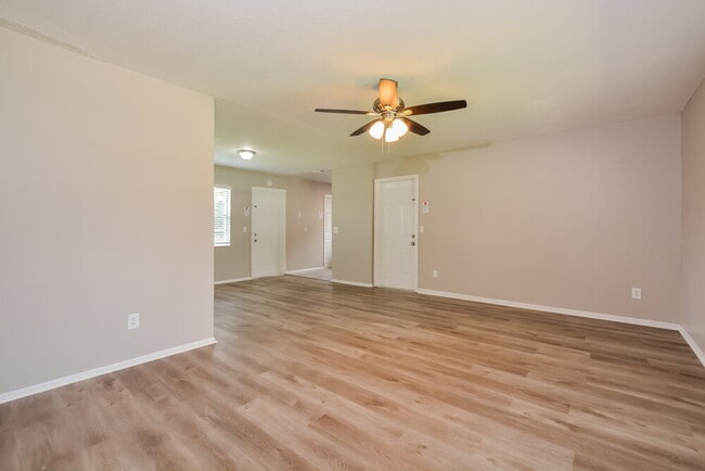 Photo - 670 Hibiscus Rd