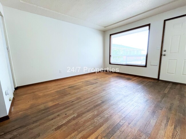 Building Photo - Affordable 1 BD | 1 BA Home - North Tabor Unit 6718