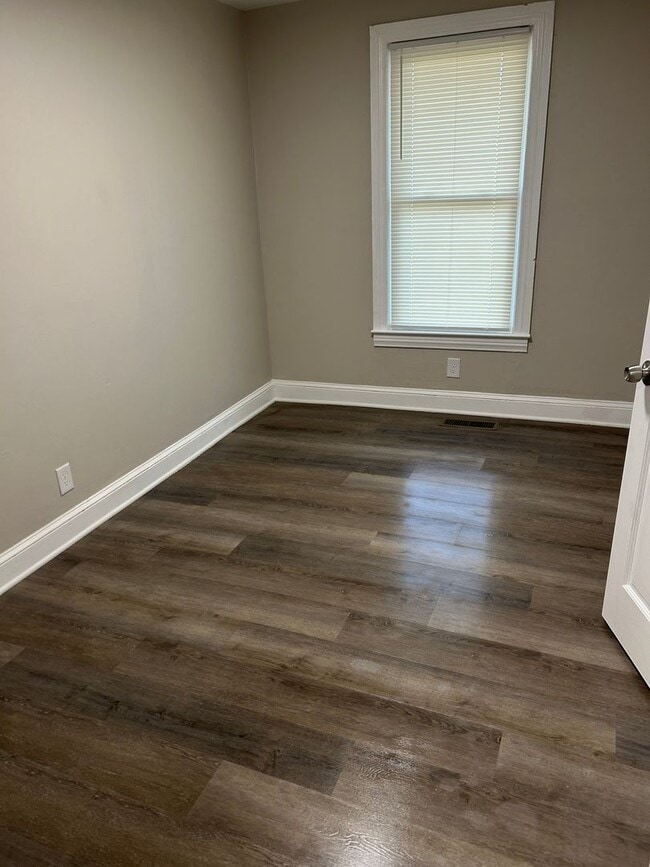 Photo - 1629 Emerald St