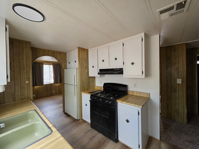 Photo - 2800 S White Mountain Rd