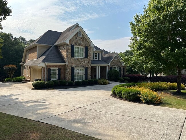 Photo - Huge, beautiful custom 4 bedroom house in ...