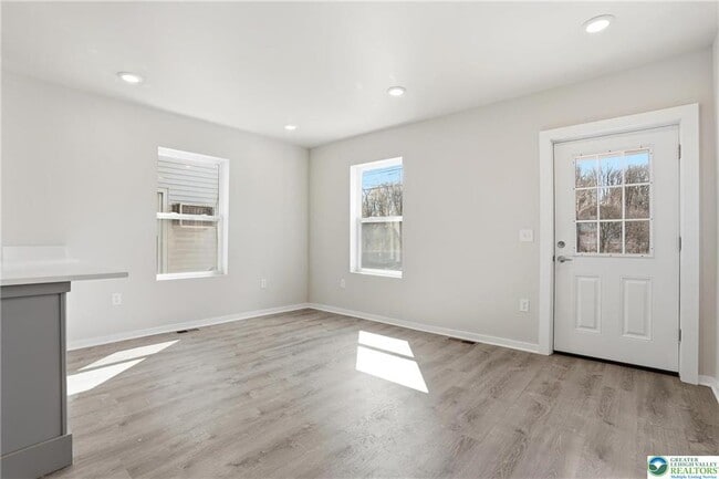 Photo - 1065 Bushkill Dr