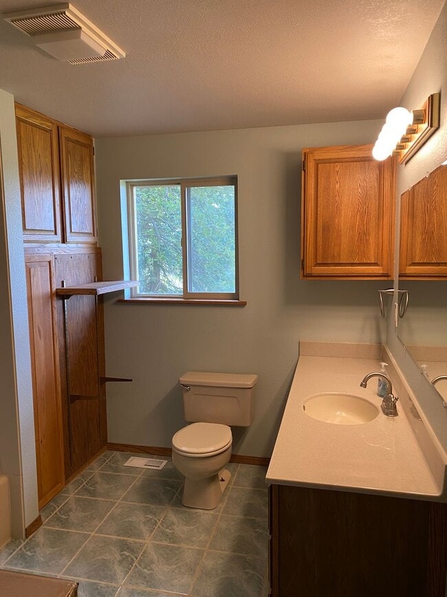 Photo - Large Home for Rent on Airway Dr, Beautiful Backyard Views!