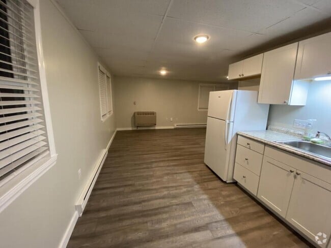 Building Photo - 95 E Main St Rental