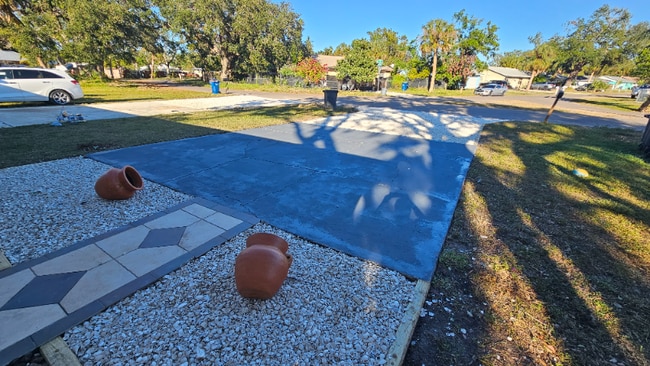 Building Photo - 3919 3rd Ave Dr E