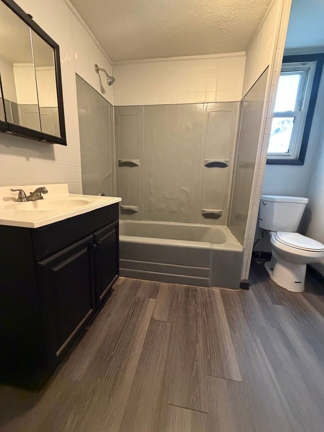 Photo - 3 Bed | 1 Bath Home for Rent in Alton – $1,300/Month