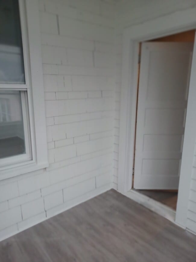 Building Photo - 539 Summer Ave Unit #2