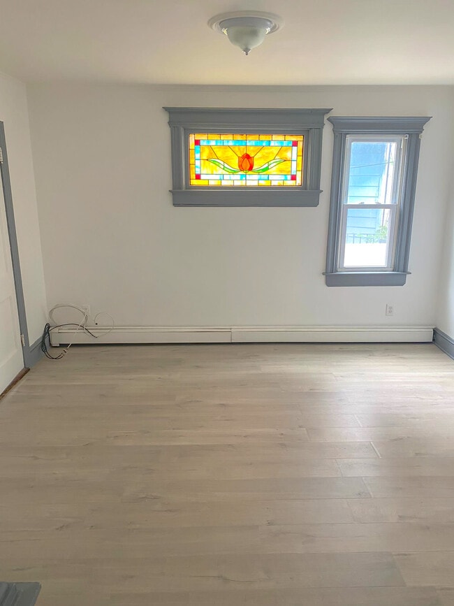20 Degroot Pl Unit 1st floor