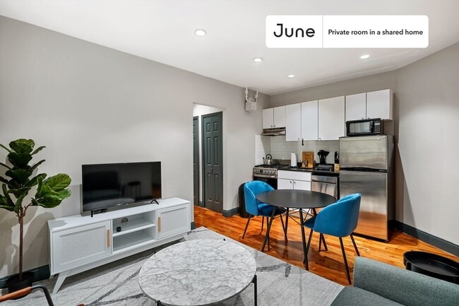 Room in Shared 2 bed/1 bath home in East Harlem