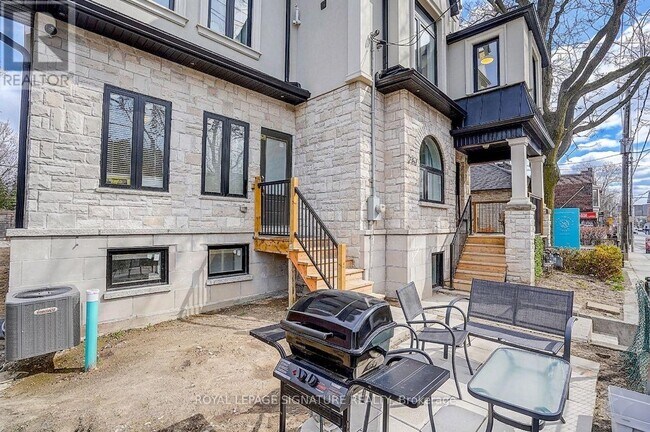 Photo - 252 Annette St Unit 2