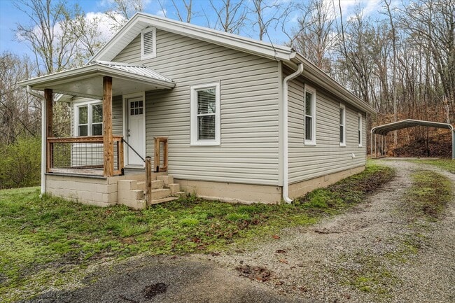 Photo - Harriman 37748 - Charming 2-bedroom, 1.5-bathroom Home nestled on 3.8 acres of woods - Contact Ch...