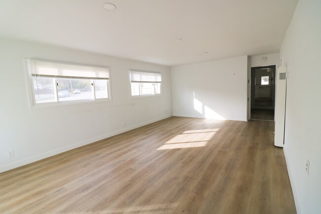 Photo - 26205 Oak St