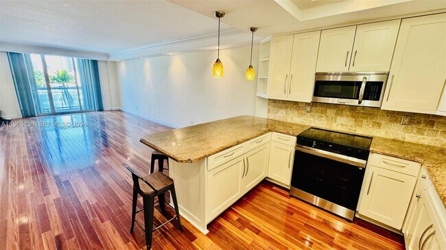 Building Photo - 19390 Collins Ave Unit 307