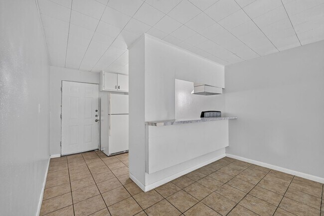 1120 Valley View Dr Unit B2