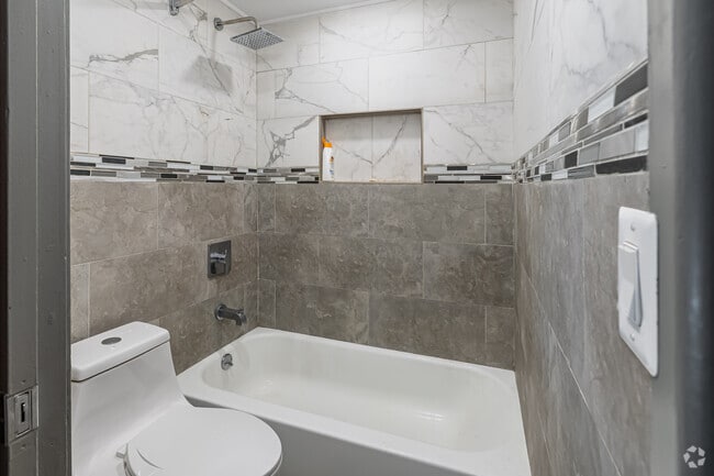Townhouse - 2BR, 1.5BA - Bathroom