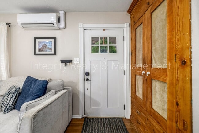 Photo - 3200 S Grape St