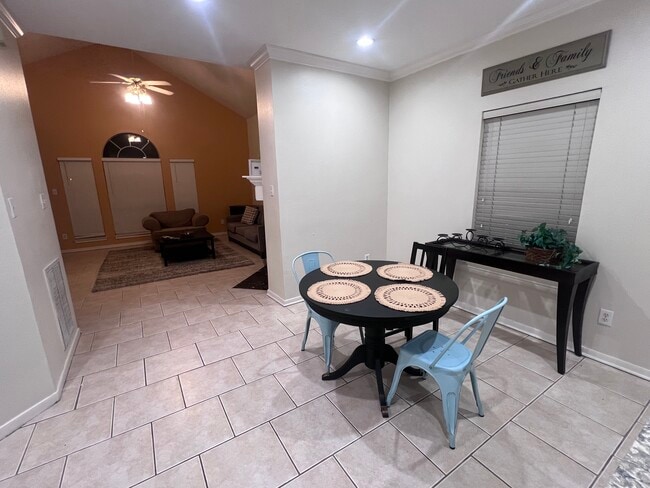 Photo - 2324 Sheridan St Unidad A