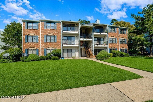 341 Danbury Ln