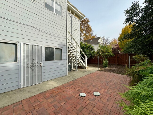 Photo - 2608-2610 I Street Unit 2608