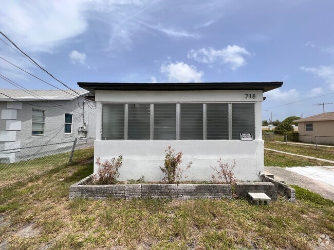 Building Photo - 718 W 7th St Unit 1 (front) Rental