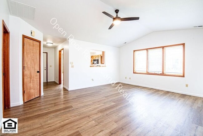 Photo - 1525 Flagstone Dr