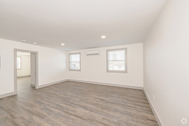 1 dormitorio, 1 baño - 650 pies cuadrados - Sala de estar - 747 Pontiac Ave