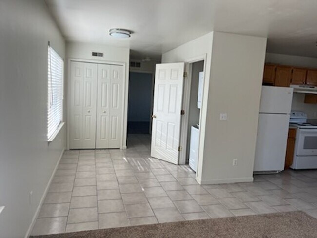 Photo - Roseville 8 Unit Unidad 16579