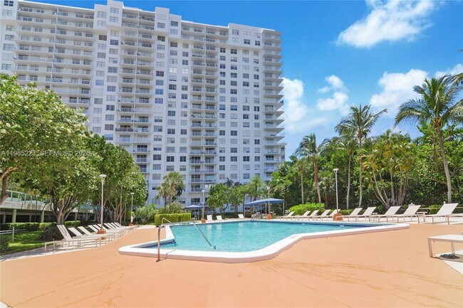 Photo - 2801 NE 183rd St Unit 912W