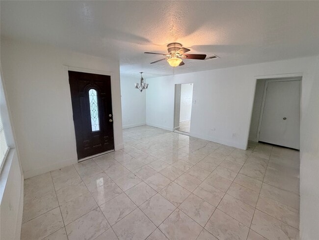Photo - 2217 Basket St