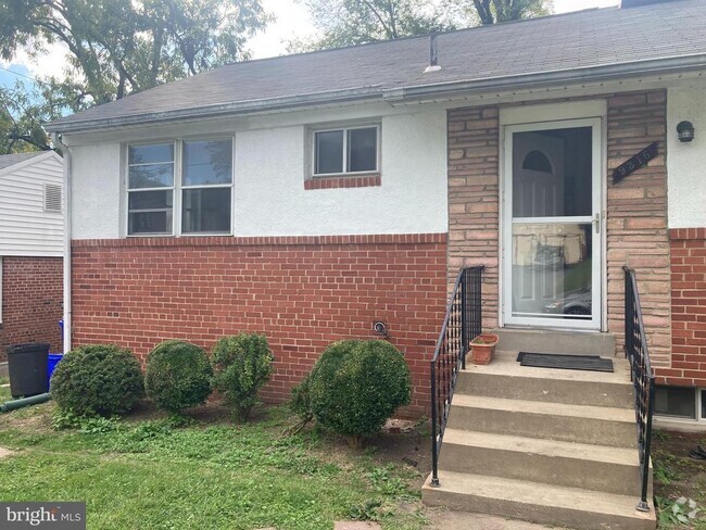 Building Photo - 9316 Warren St Rental