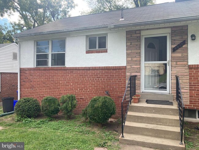Photo - 9316 Warren St House
