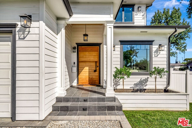 Photo - 6032 Goodland Ave