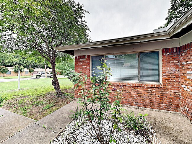 Photo - Adorable One-Story Brick Home in East Green Hill, Fort Worth!
