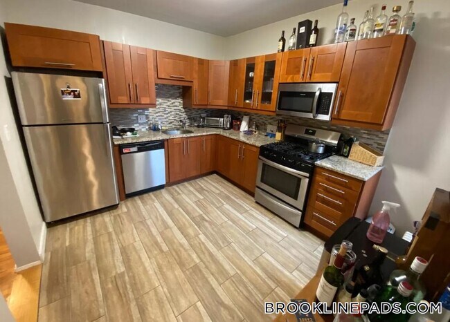 Photo - 170 Thorndike St Unit 1