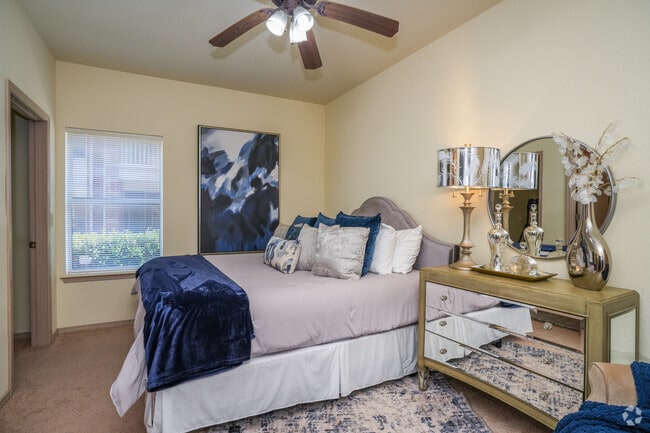 2BR, 2BA - 1,093SF - Primary Bedroom
