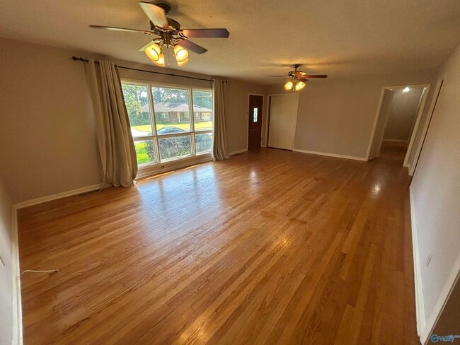 Photo - 1607 Chapman Ave NE