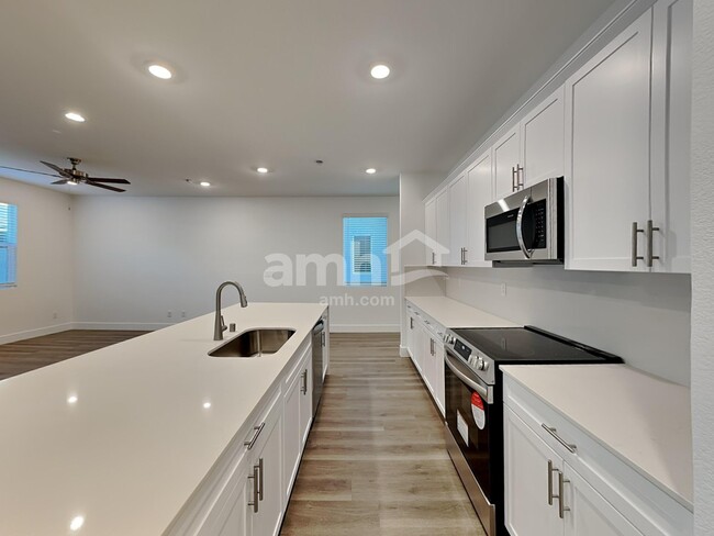 Photo - 5843 Astapor St