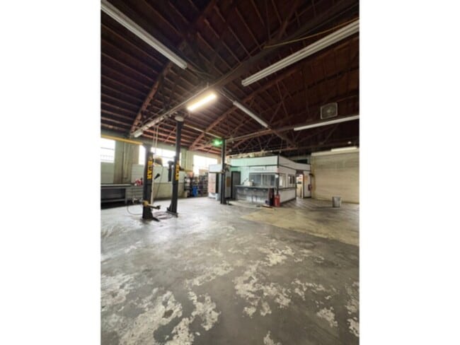 Photo - Automotive Commercial Warehouse for Lease